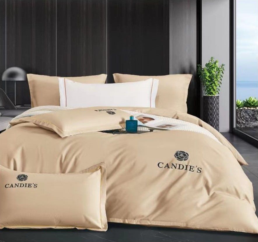 

Комплект постельного белья Candies Однотонный с вышивкой сатин евро, в подарочной коробке