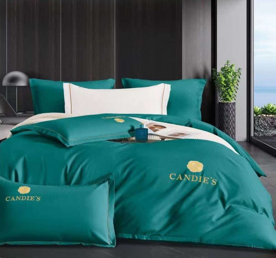 

Комплект постельного белья Candies Однотонный с вышивкой сатин евро, в подарочной коробке