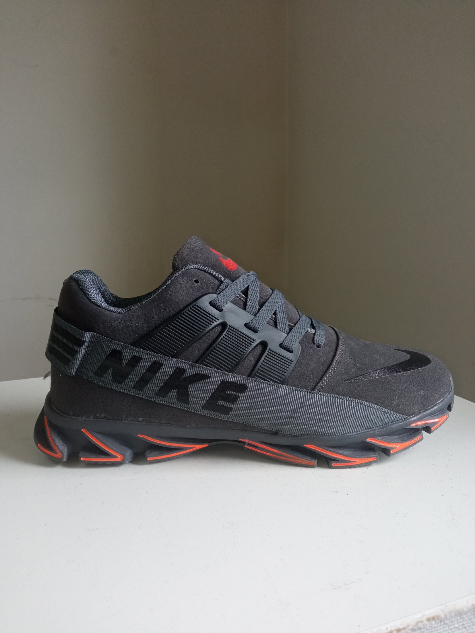 

Кроссовки мужские Nike Wot серые 42 RU, Wot