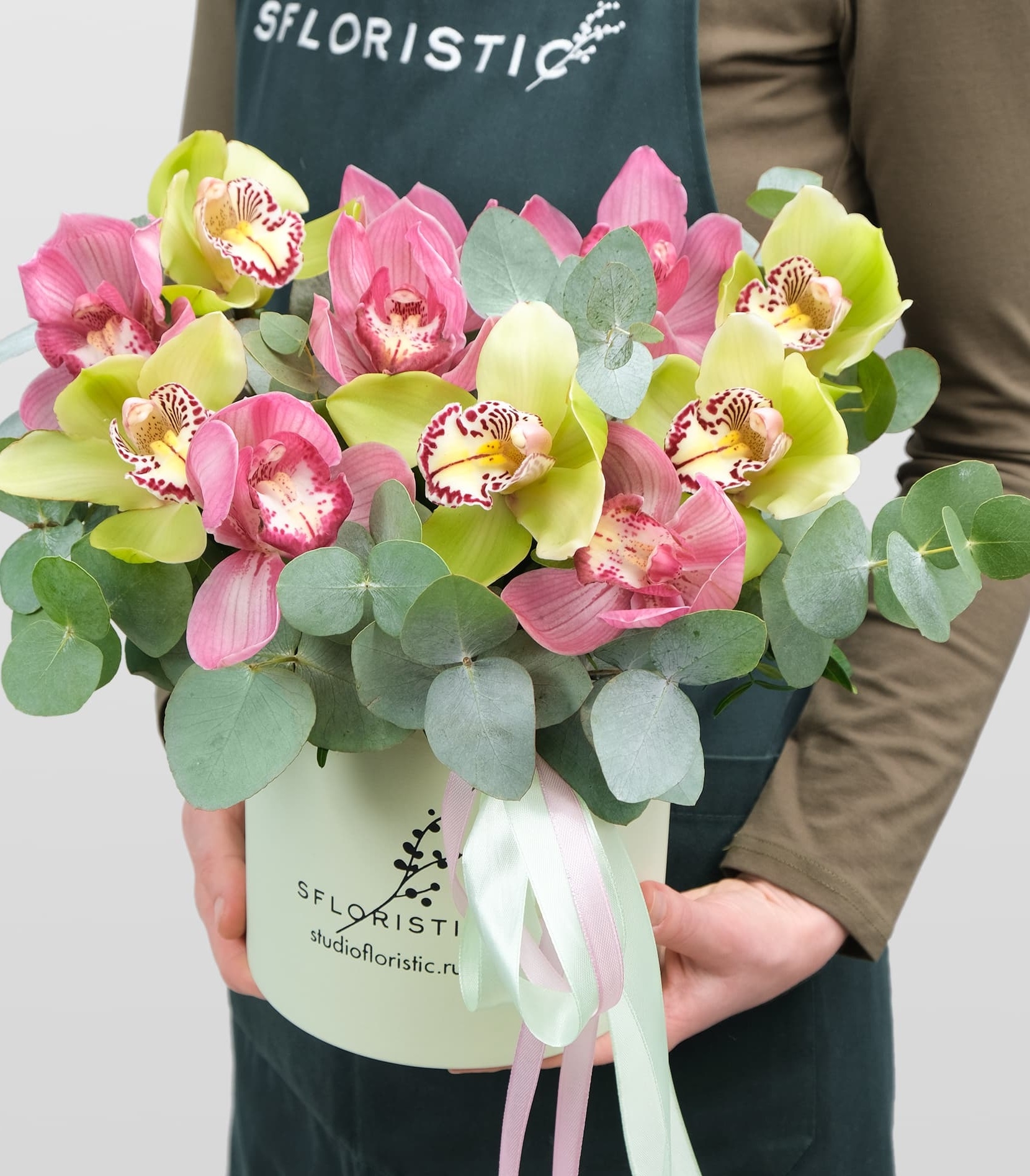 

Цветочная композиция Studio Floristic орхидей 11 шт 33 см Сакура Любви розовый