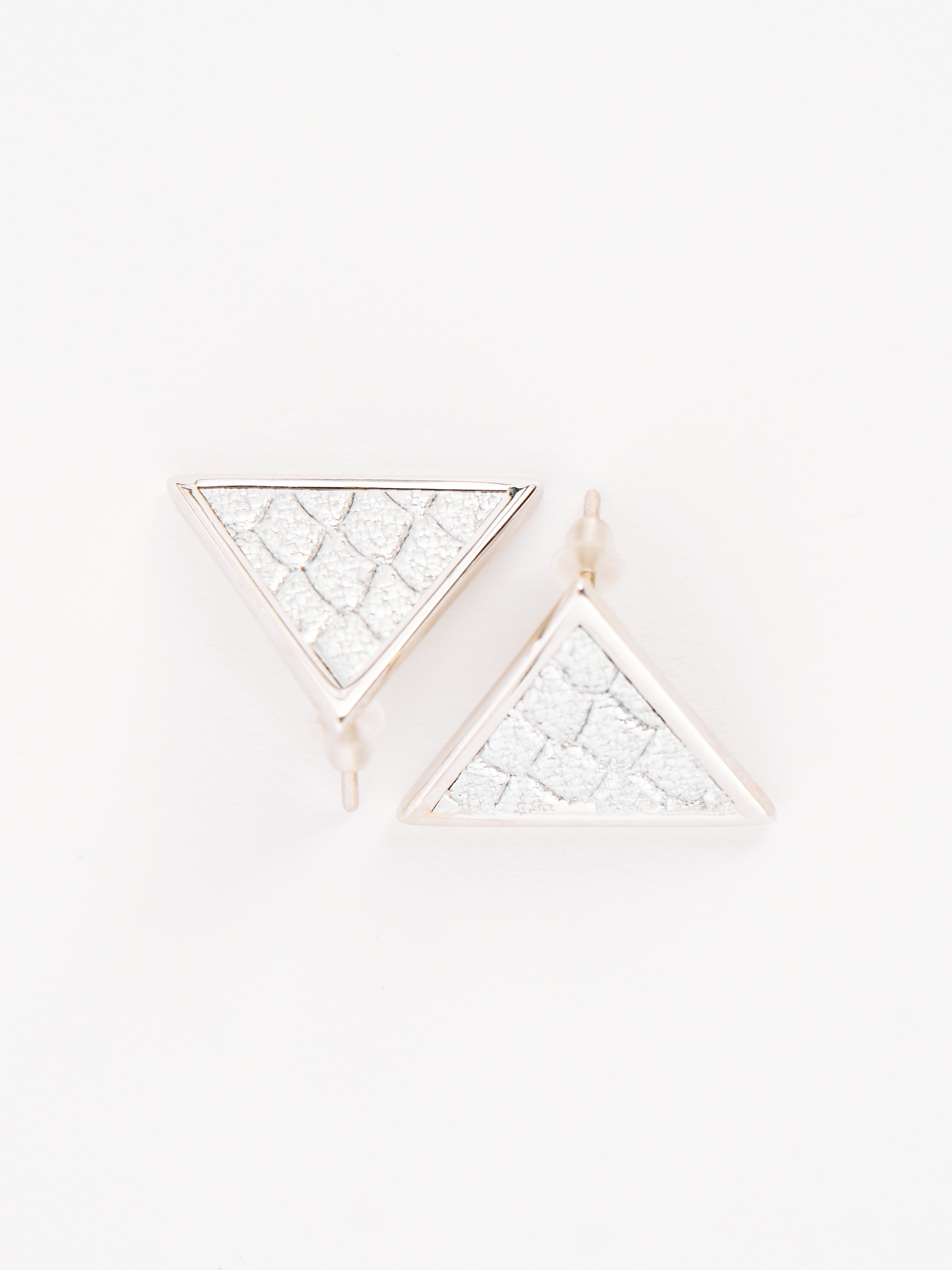 Серьги из бижутерного сплава Ekaterina Shalimova Треугольник, натуральная кожа