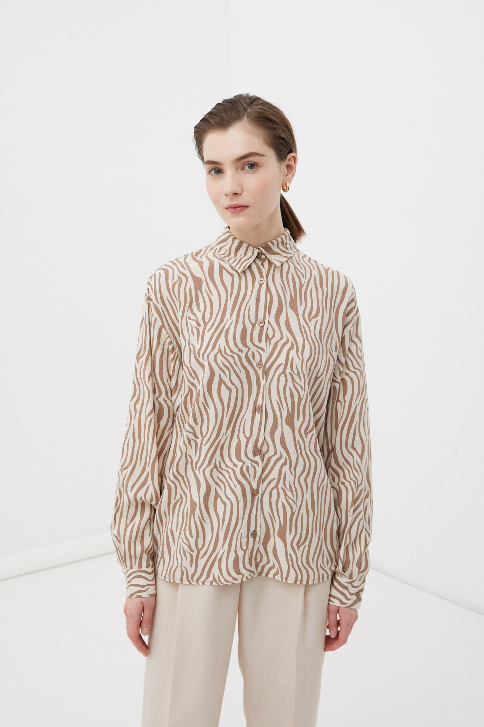 

Рубашка женская Finn Flare BAS-10040 бежевая XS, BAS-10040