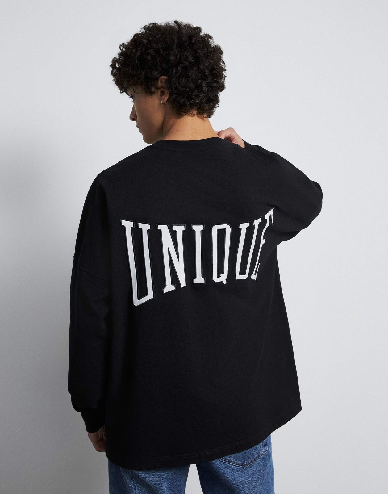 

Лонгслив мужской Gloria Jeans BKT012813 черный M (48-50), BKT012813