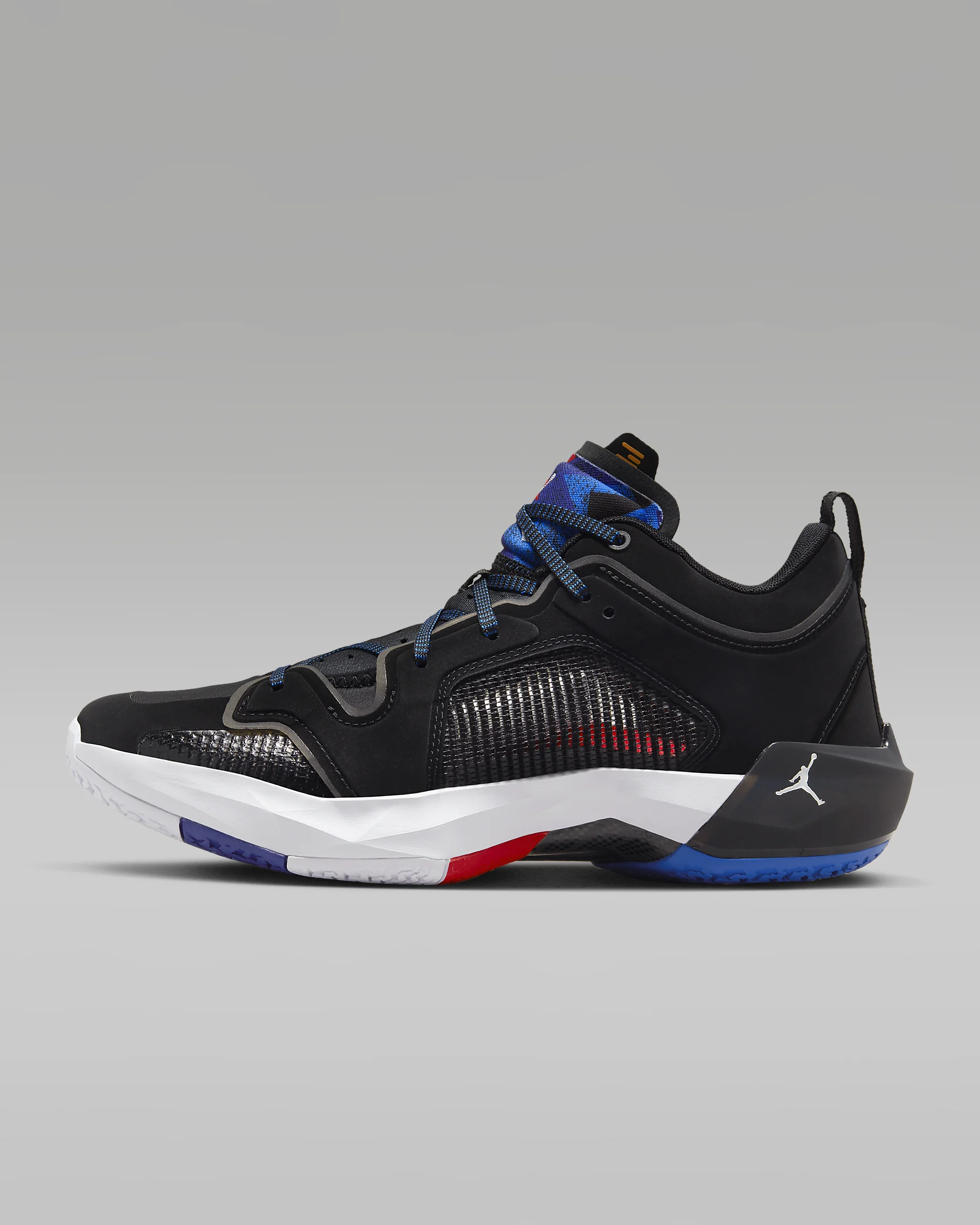 

Кроссовки мужские Nike Air Jordan 37 Low DQ4122-061 черные 44.5 EU, Черный, Air Jordan 37 Low