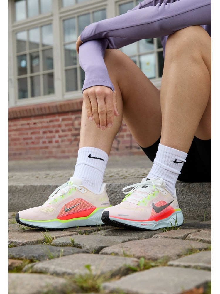 

Кроссовки женские Nike N1241A19S белые 37.5 EU, Белый, N1241A19S