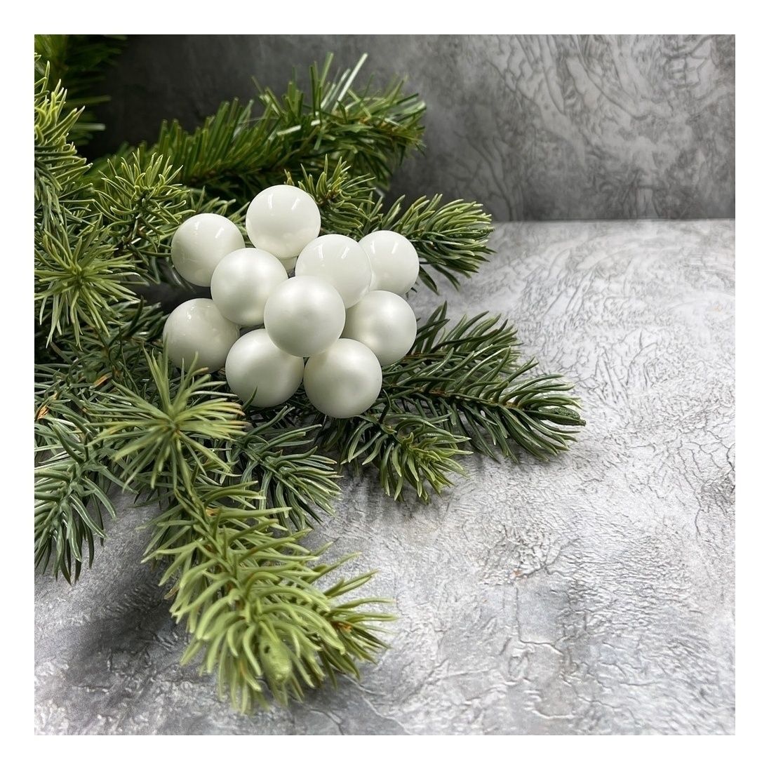 

Набор елочных шаров Christmas DeLuxe белый 2 см 10 шт