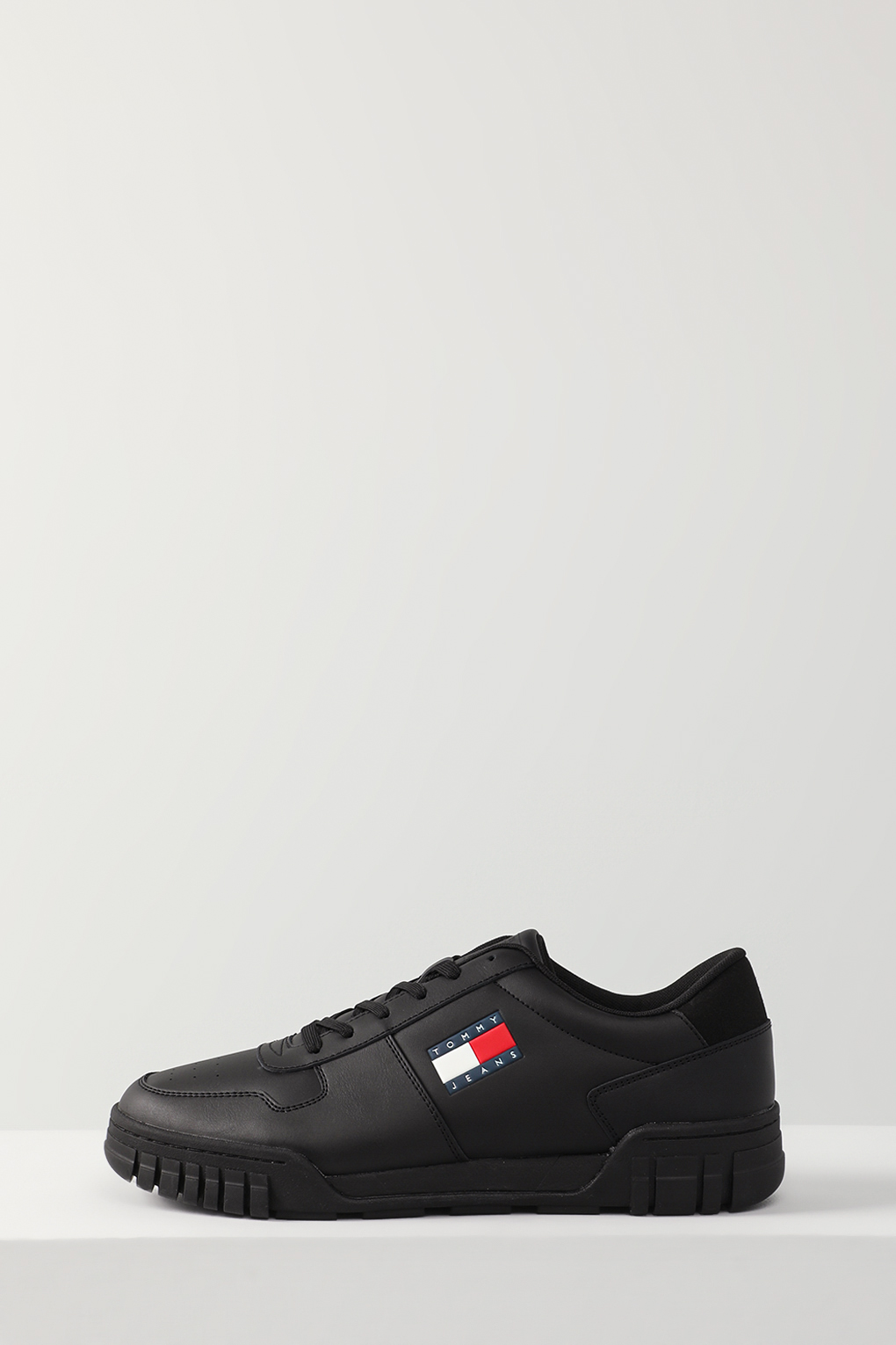 

Кеды женские Tommy Hilfiger EM0EM01396 черные 41 RU, Черный, EM0EM01396