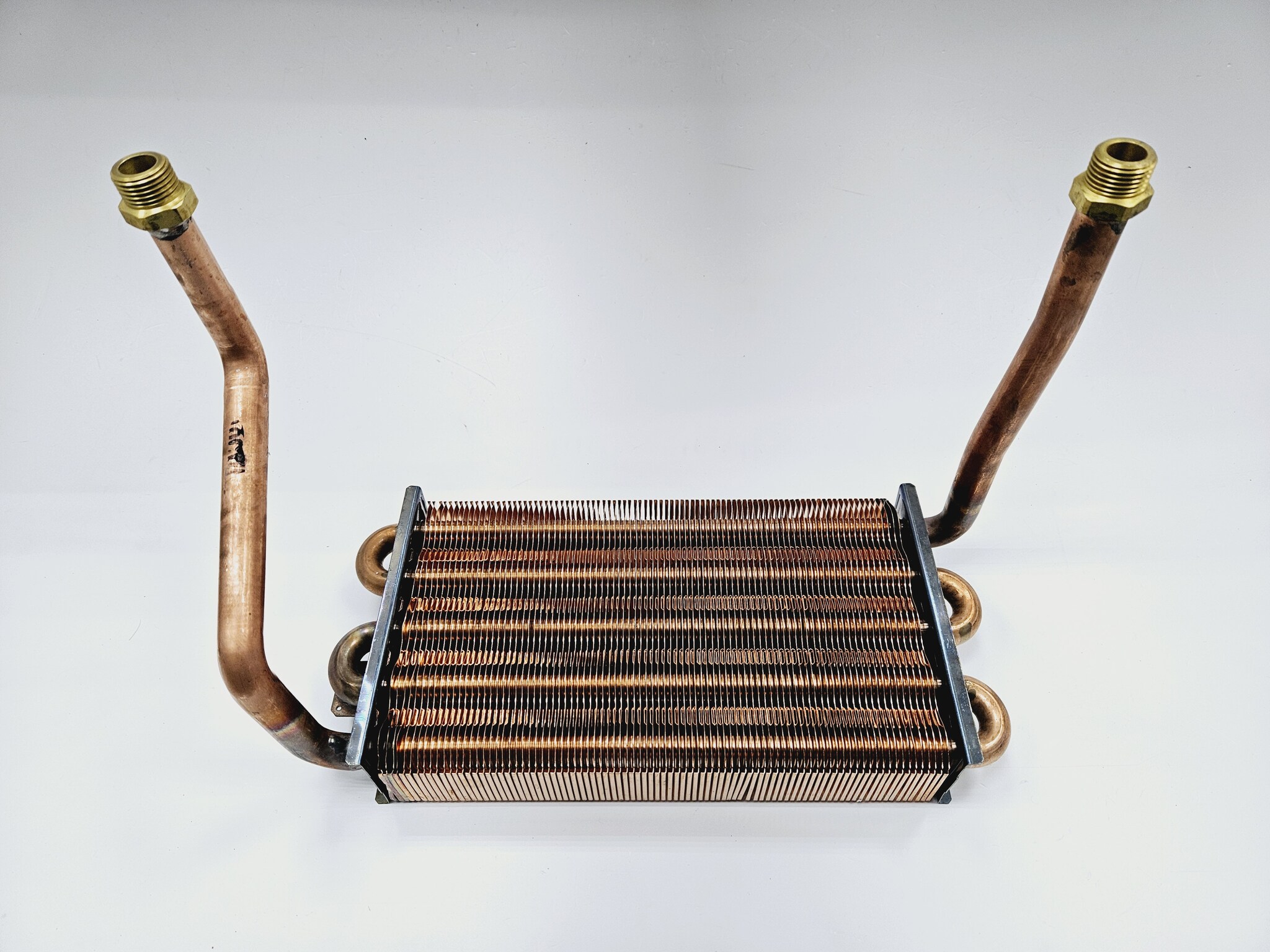 

Теплообменник основной (24кВт) BOSCH Gaz 2000W/6000W (арт. 87186439830)