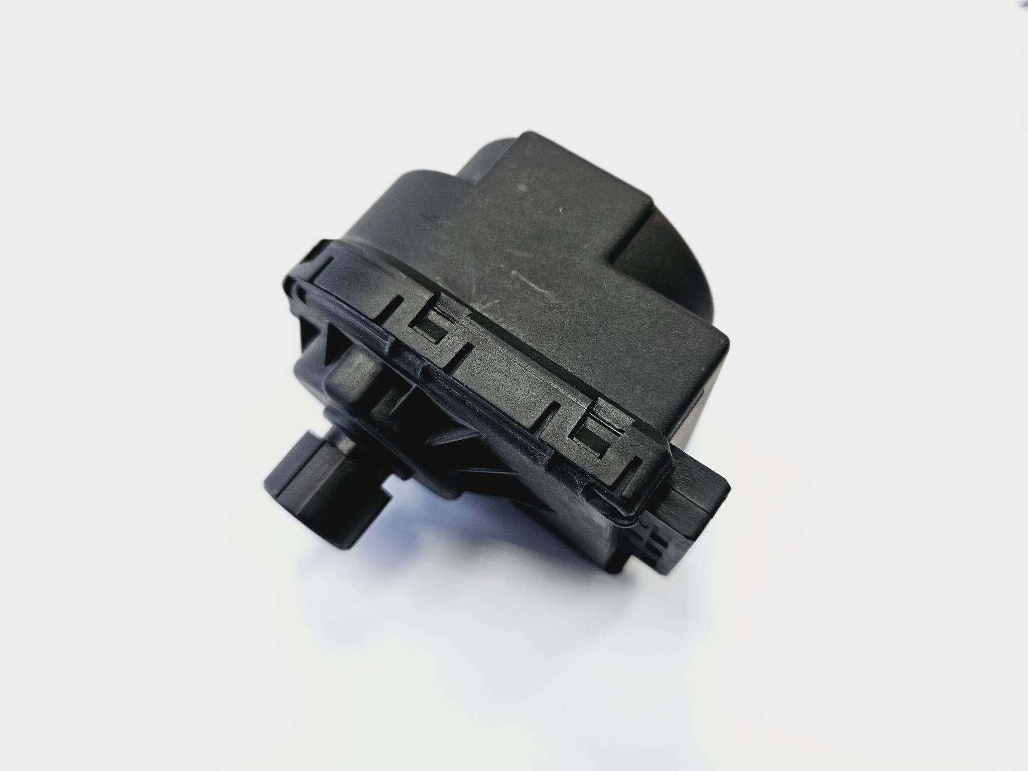 

Мотор 3-ходового клапана (220V, широкий) BUDERUS Logamax U032/U034 (арт. 87074060980, 8707