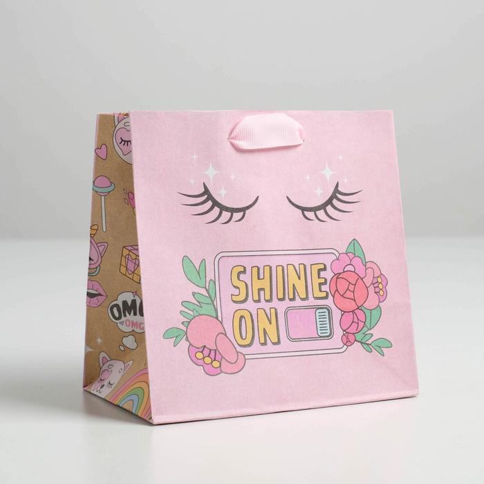 

Пакет крафтовый квадратный «Shine on», 14 × 14 × 9 см, Коллекция упаковки "Женские атрибуты"