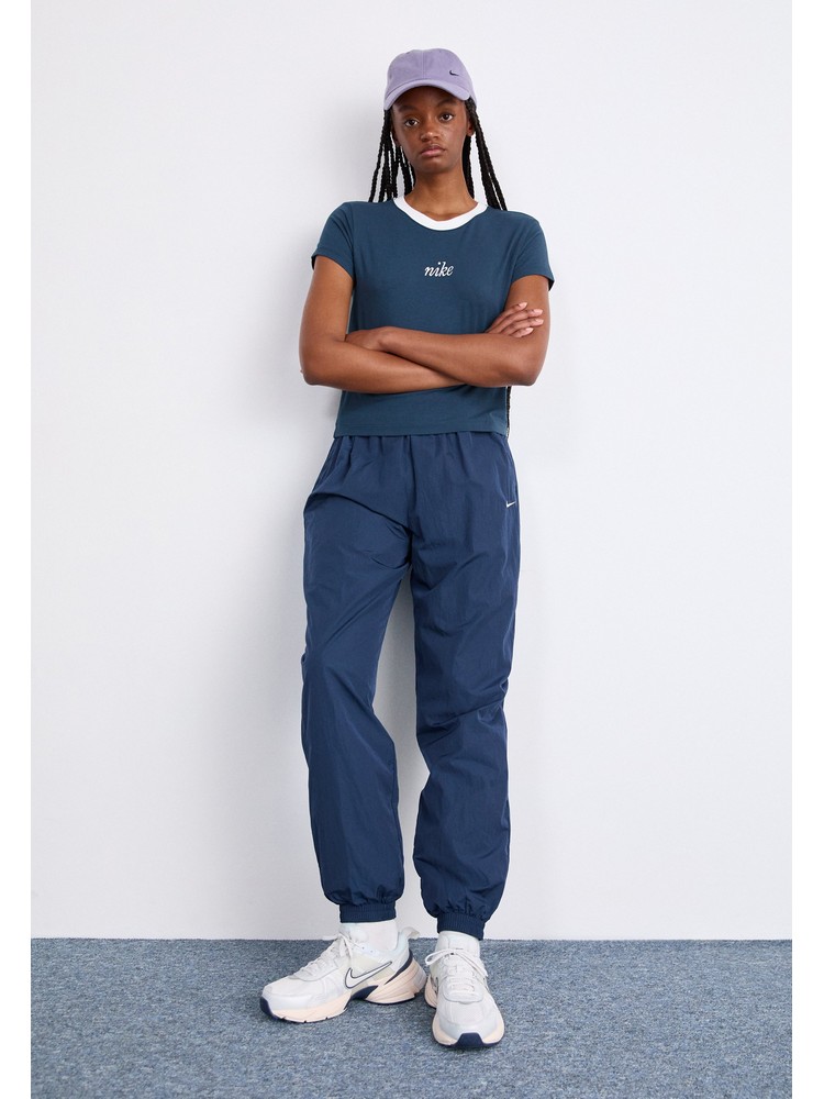 

Кроссовки женские Nike NI111A1C9 белые 40.5 EU, Белый, NI111A1C9