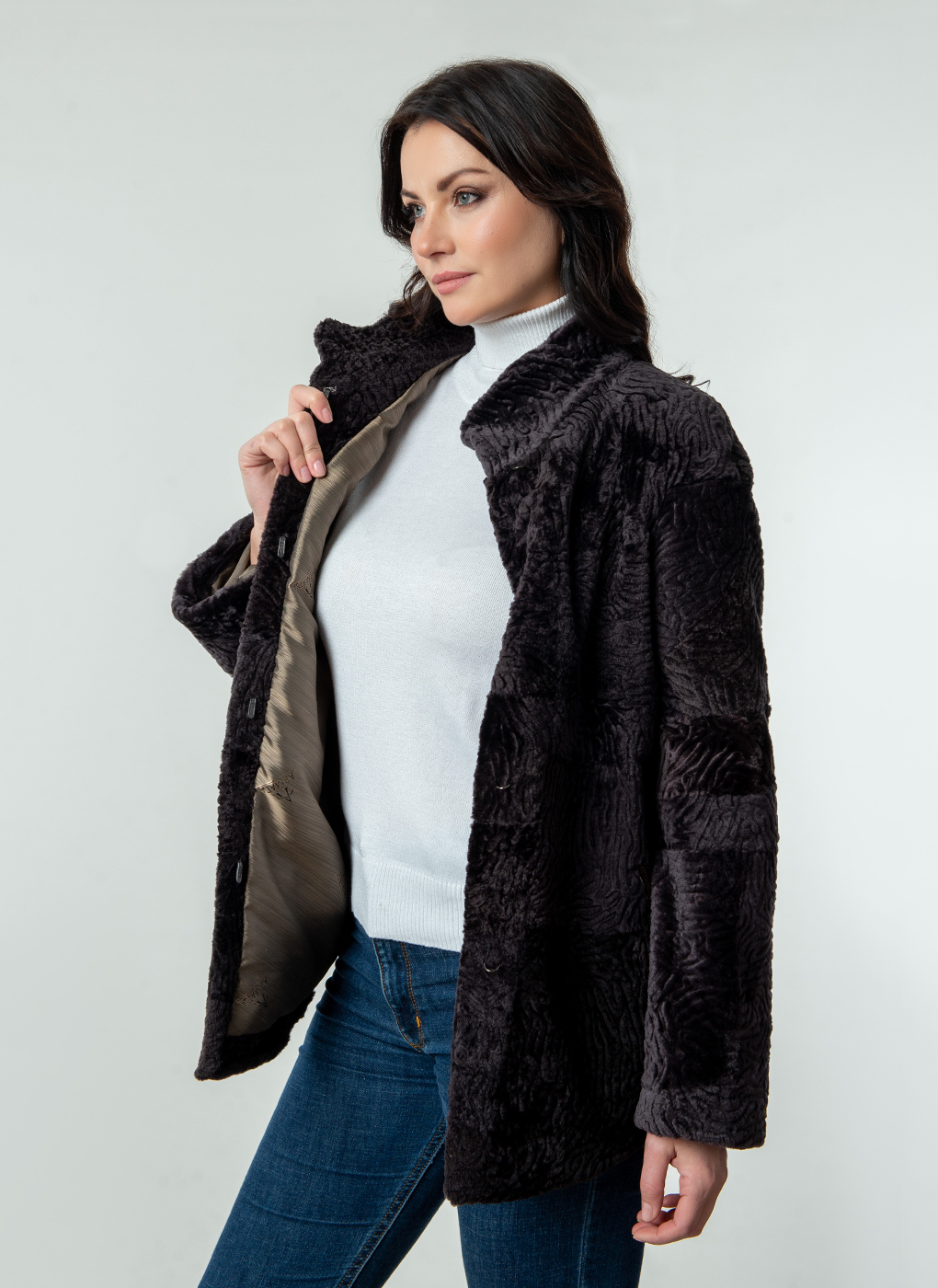 

Полушубок женский Dzhanbekoff 33595 коричневый 48, 33595