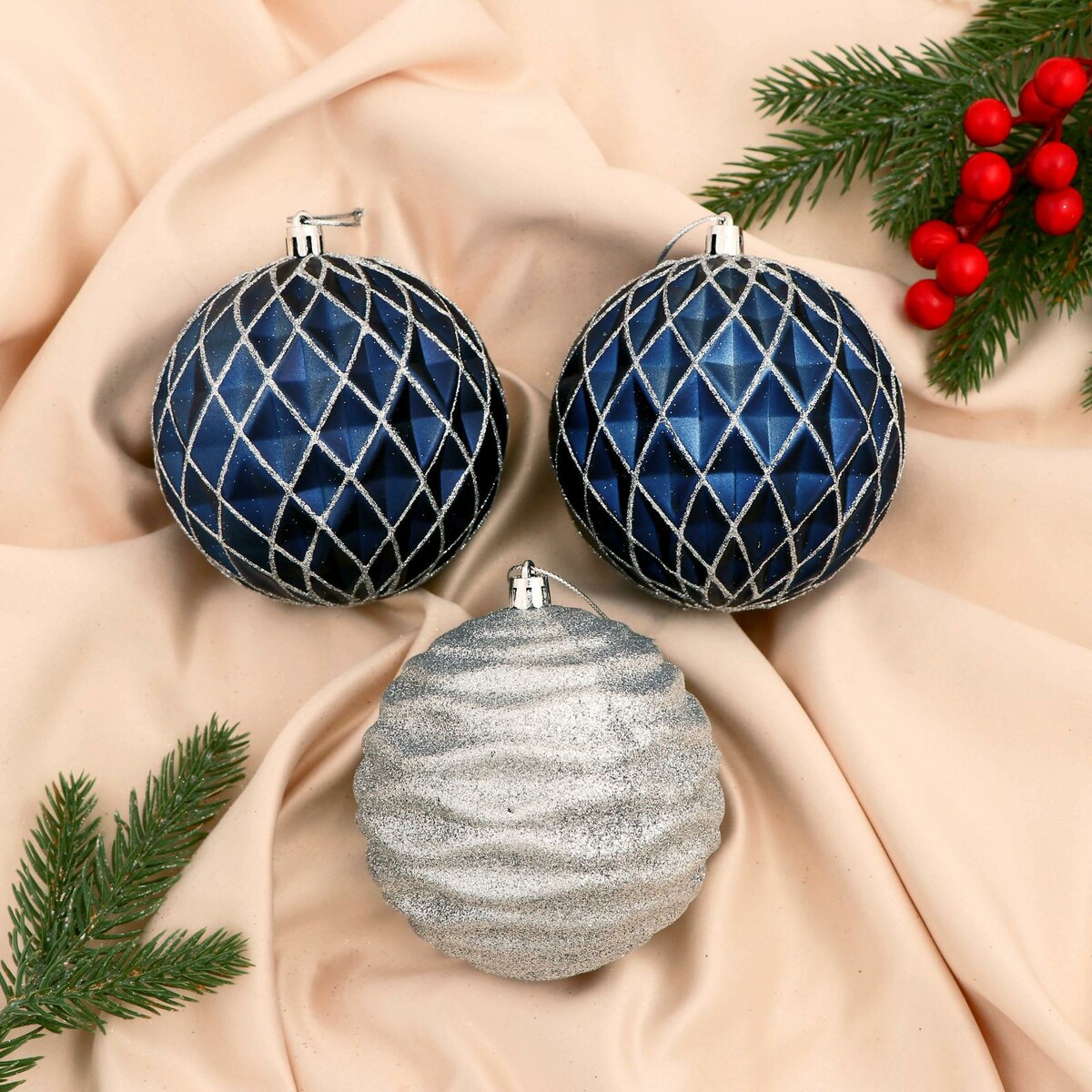 

Набор шаров пластик d-10 см, 3 шт "Корнелия сеточка" серебристо-синий, Серебристый;синий