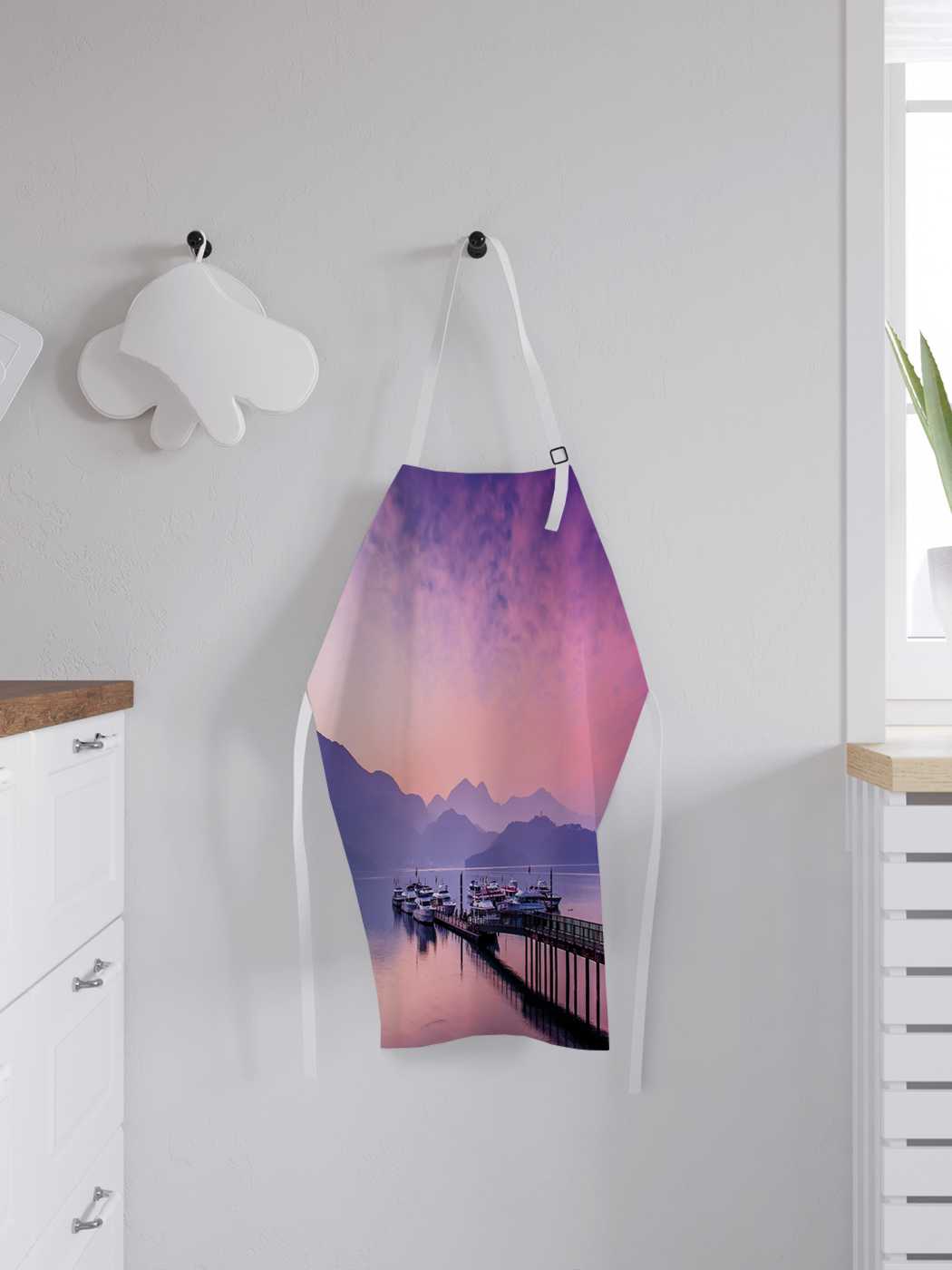 

Фартук женский JoyArty для готовки "Причал у гор", универсальный размер, Розовый