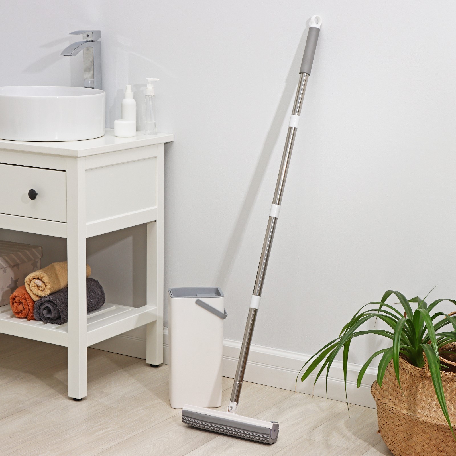 

Ведро+швабра Any.thing Home 1712,534 см, 5,5 л, Серый, Компакт