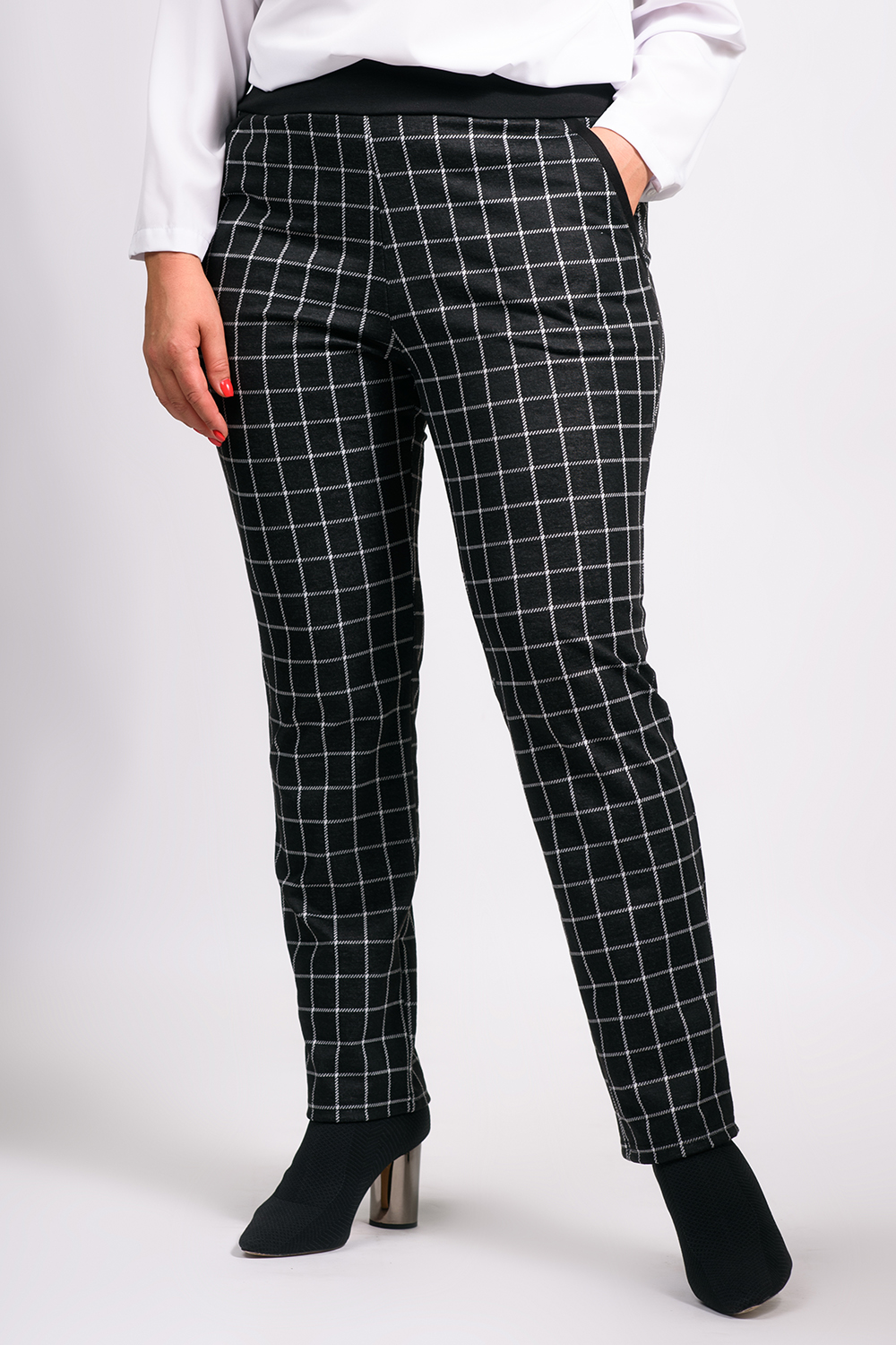 

Брюки женские SVESTA P433NoBl черные 64 RU, P433NoBl