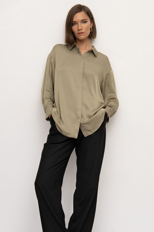 

Блуза женская Emka B2480/charnation хаки 48 RU, B2480/charnation