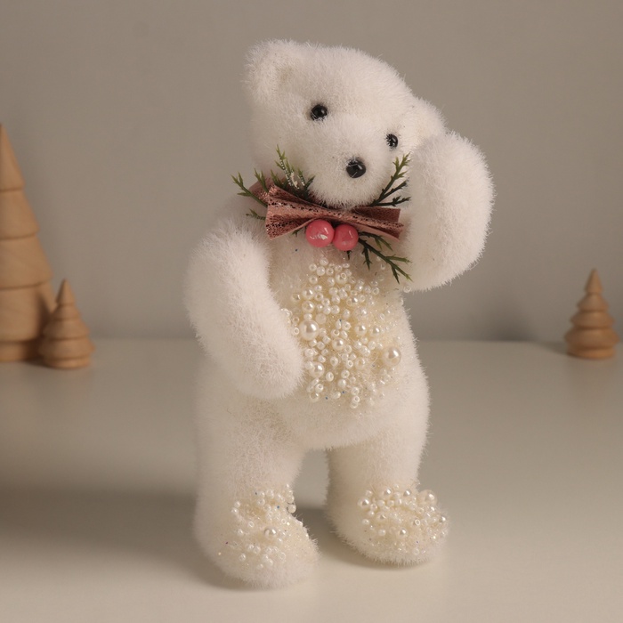 

Декор Белый мишка с бантиком в бусинках 20,5х10х9 см, Белый мишка с бантиком в бусинах