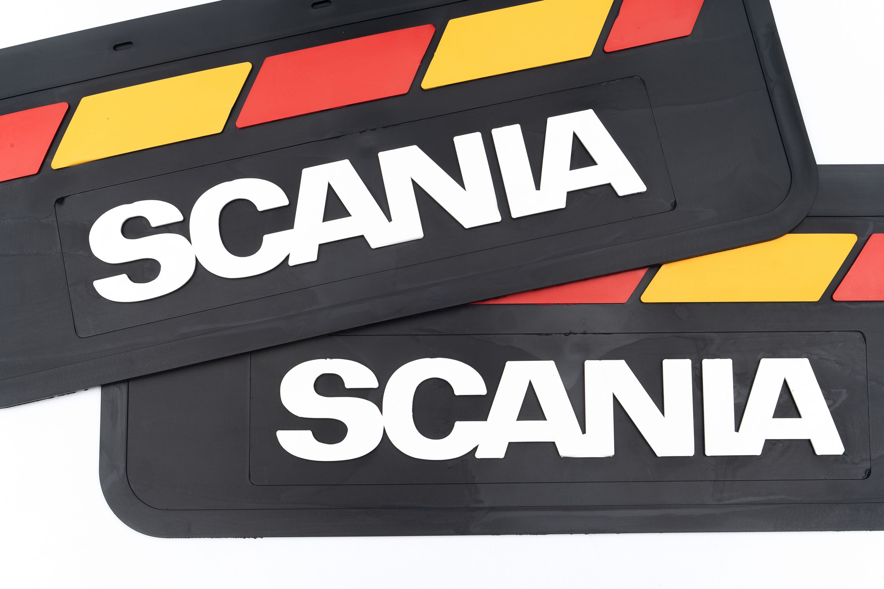 

Комплект брызговиков SCANIA LUX PRO с белой надписью и красно-желтой полосой 67