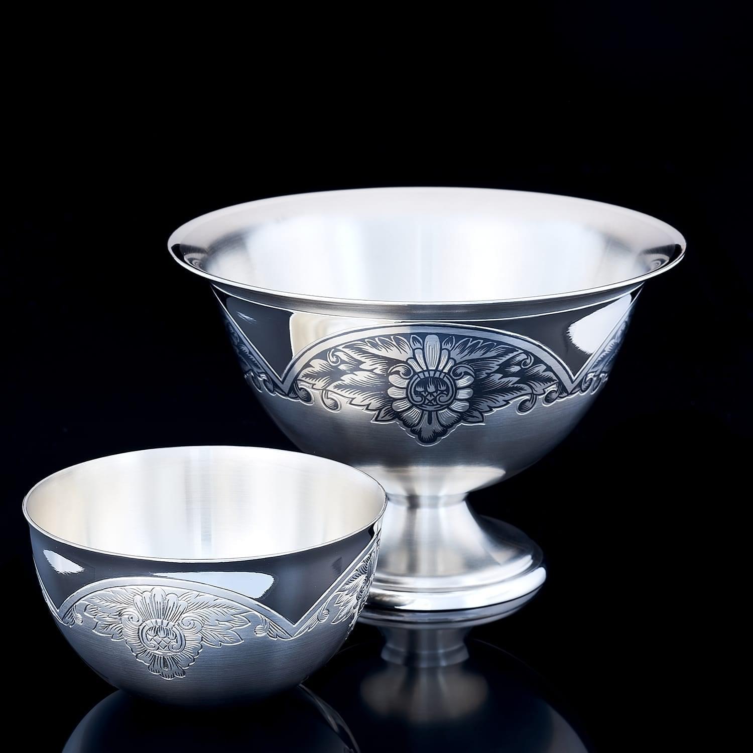 

Икорница из серебра 925. Вес 346 гр.