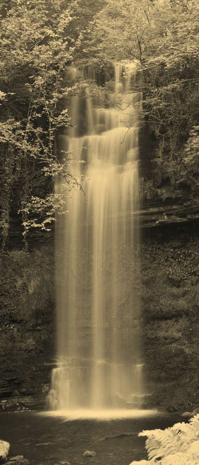 фото Самоклеющиеся фотообои "водопад в лесу", 90x210 см, эффект сепия, отраженный фотообои.рф