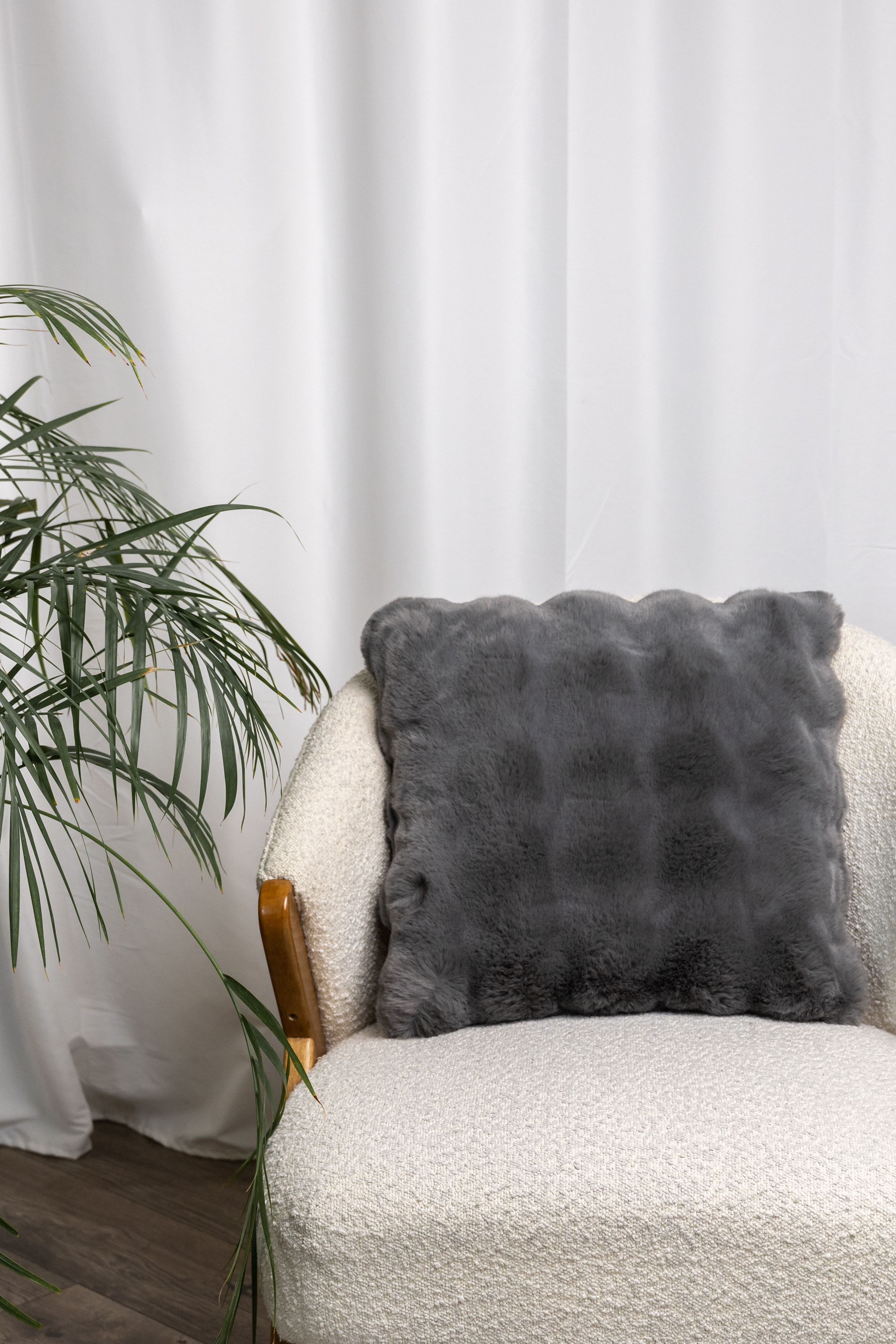 

Декоративная подушка NoBrand П-01128 П-01128-антрацит, П-01128