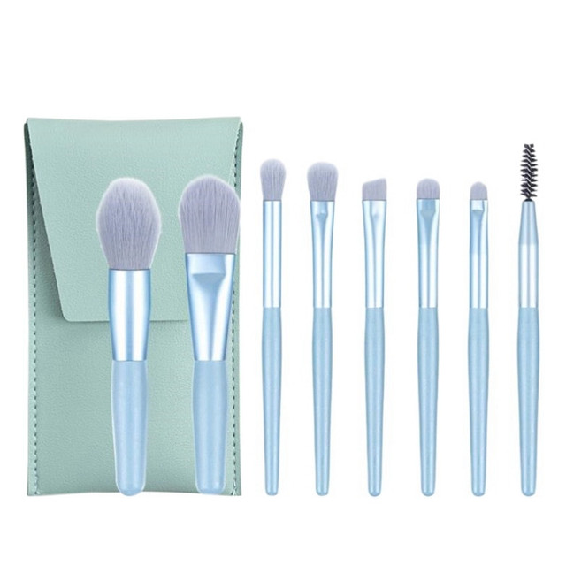 Набор кисточек для макияжа 8 шт 12 см в светло-синем чехле на кнопке brushes in a case