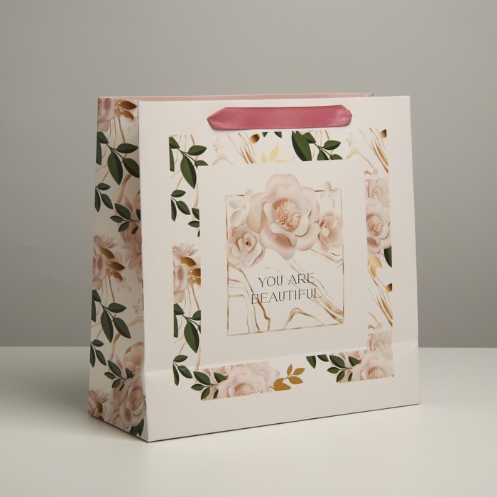 

Пакет ламинированный квадратный «Beautiful», 30 х 30 х 12 см, Бежевый, Коллекция упаковки "Нежные цветы"