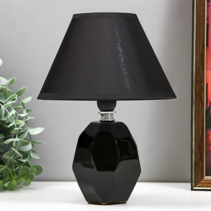 фото Настольная лампа "жаклин" e14 40вт черный 18х18х24 см risalux