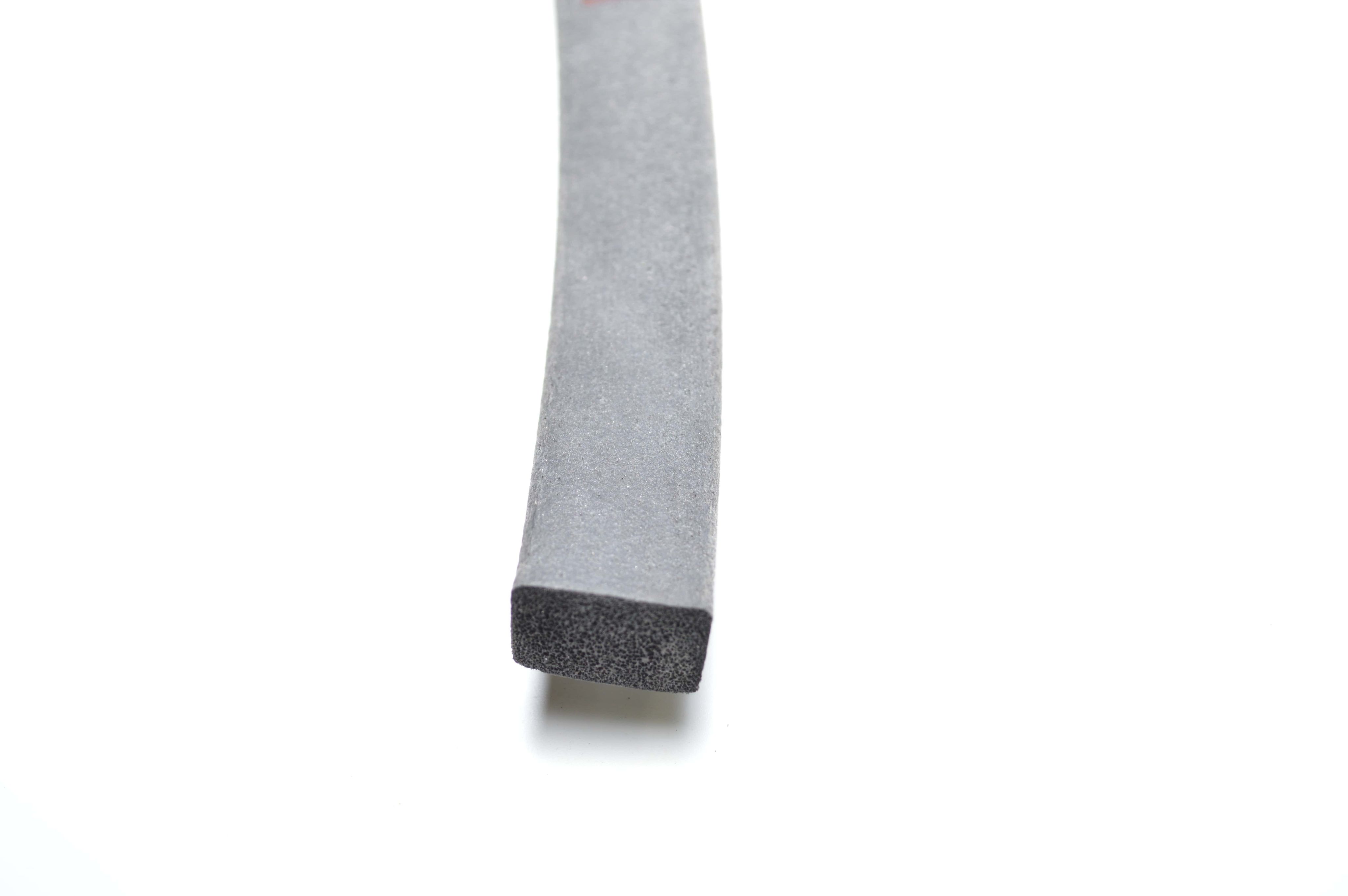Шнур уплотнительный черный из микропористой резины 22х25 мм 2 метра
