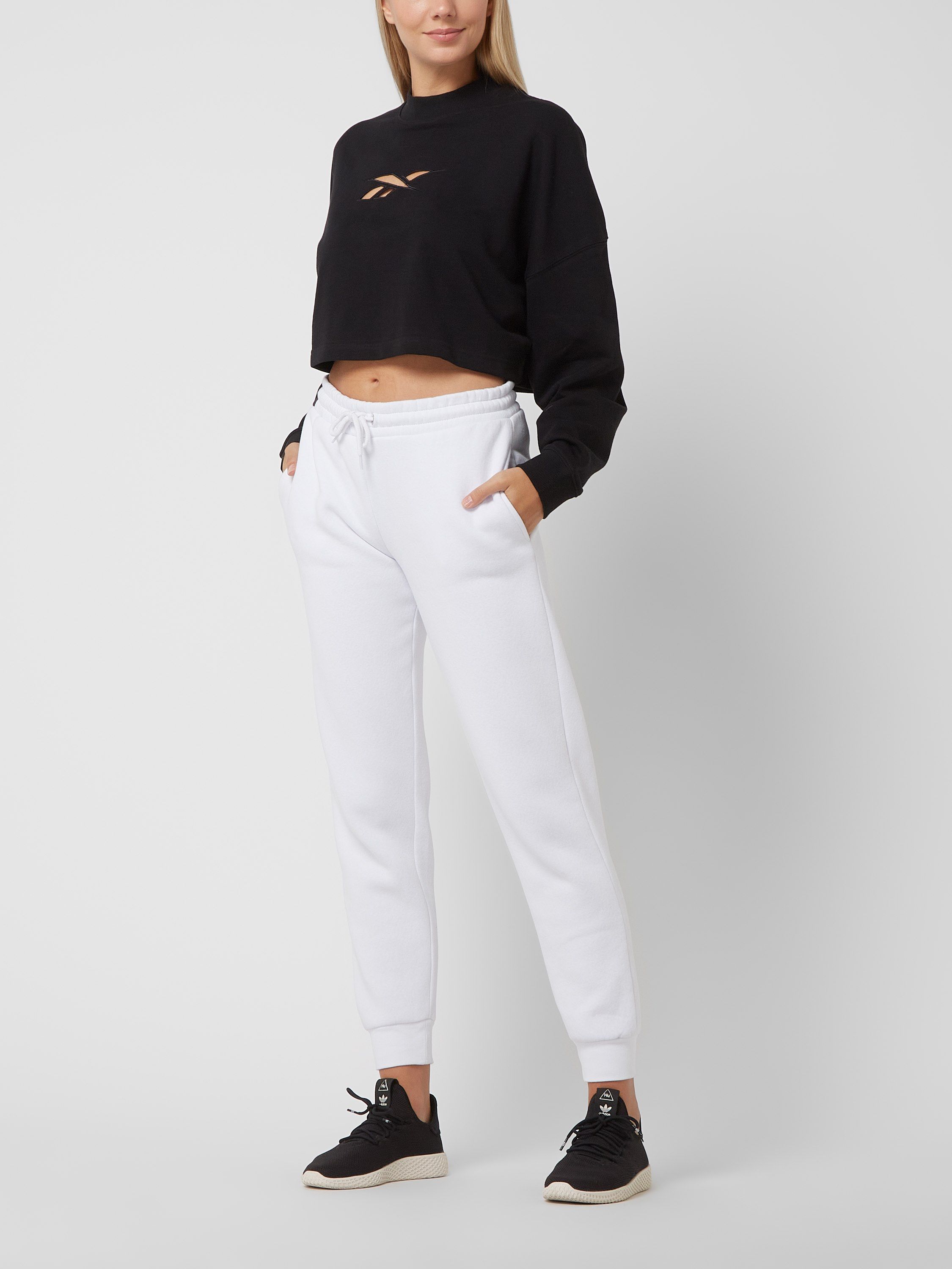 

Свитшот женский Reebok 1595945 черный L, 1595945