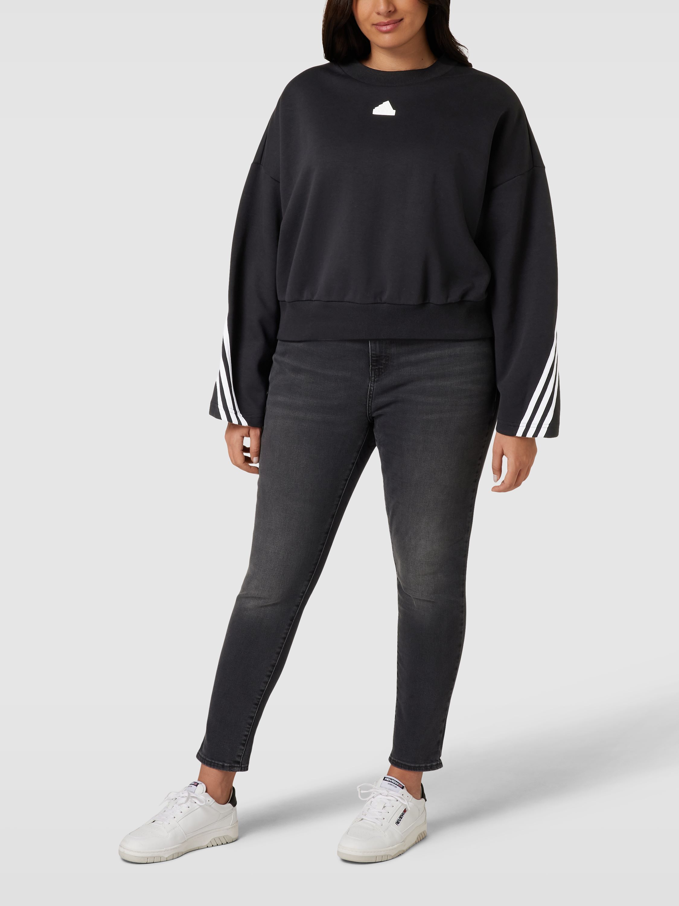 

Свитшот женский Adidas Sportswear 1699636 черный 3XL (доставка из-за рубежа), 1699636