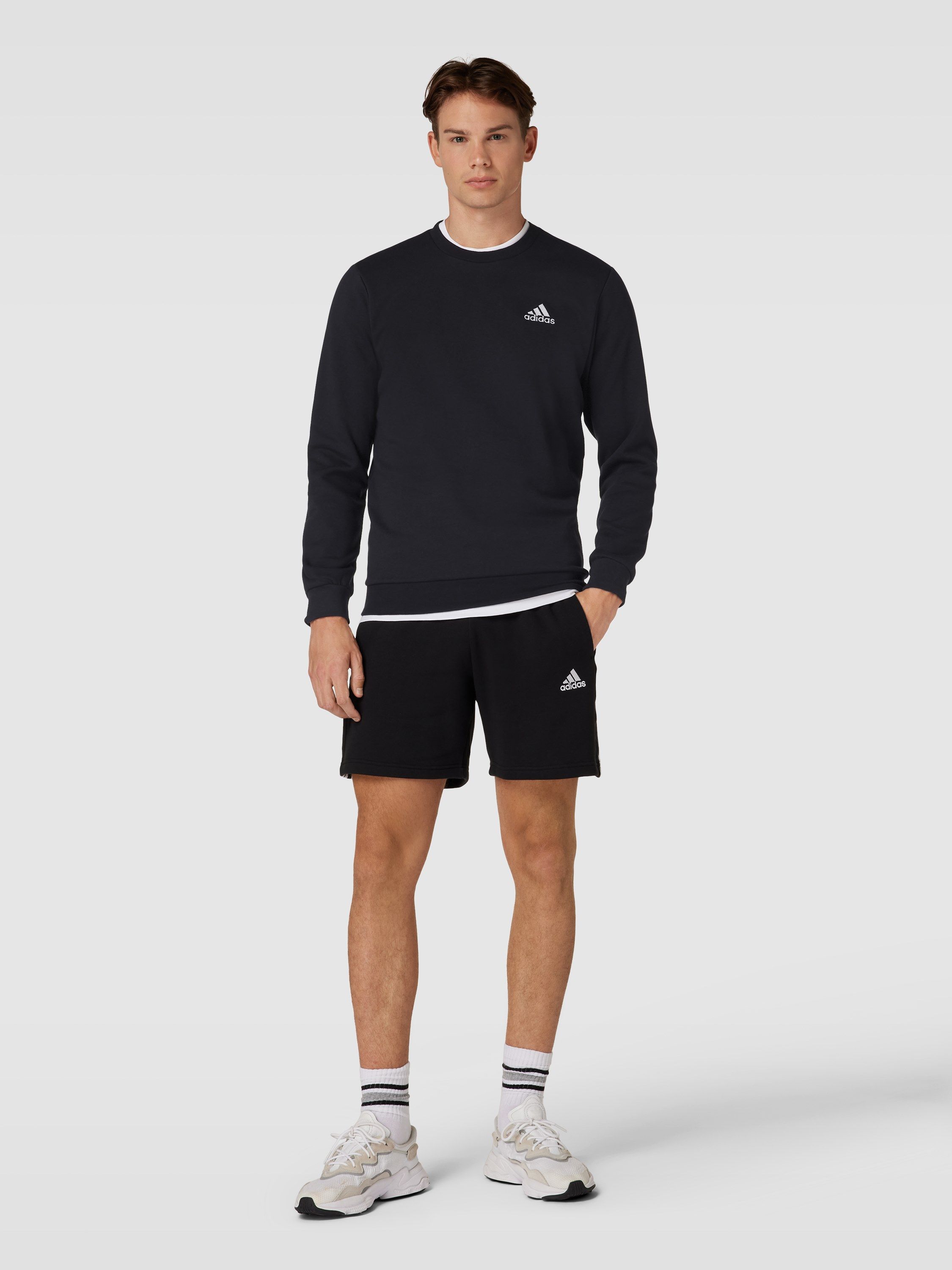 

Свитшот мужской Adidas Sportswear 1823072 черный S (доставка из-за рубежа), 1823072