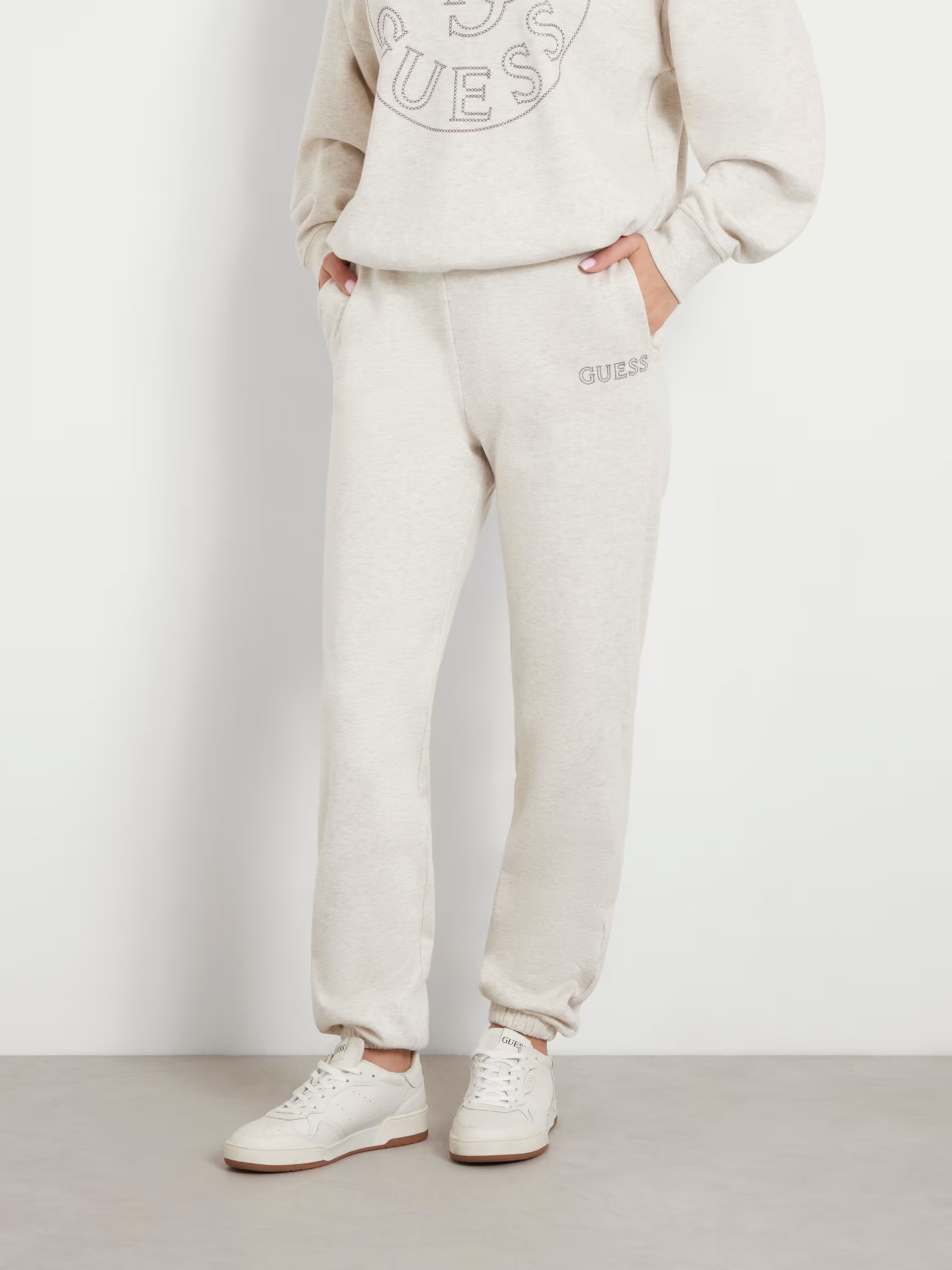 

Спортивные брюки женские Guess Noemie V4YB04KC3D2 белые XS, Белый, V4YB04KC3D2