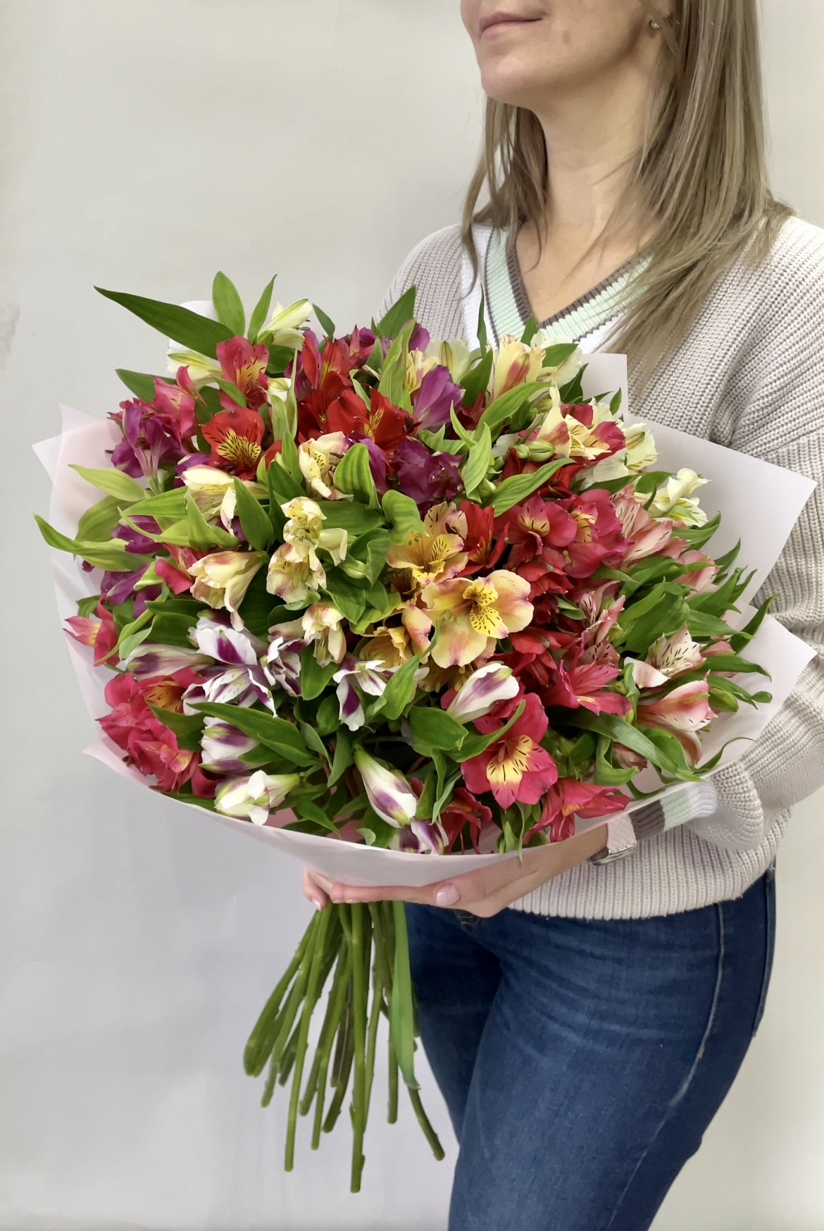 

Монобукет FLORET альстромерия 30 см x 40 см 25 шт. разноцветный, 37