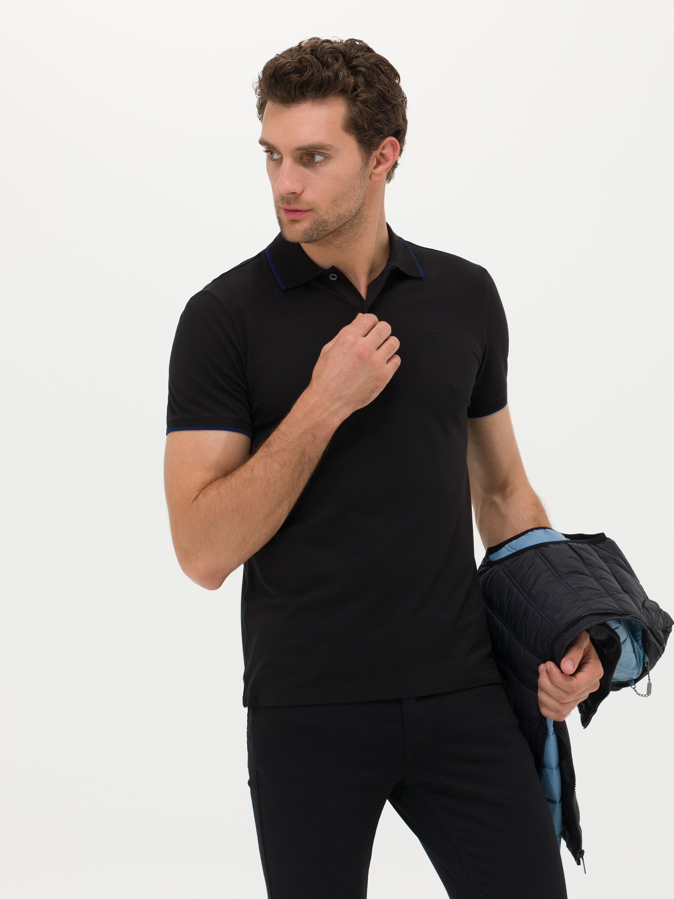 

Футболка мужская Cacharel G051SZ0110VAXI черная 2XL, Черный, G051SZ0110VAXI