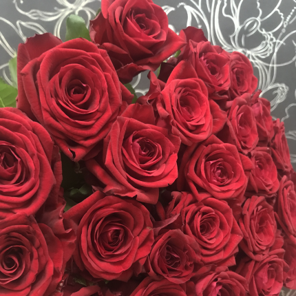 Монобукет из 25 красных роз FlorPro Ред Наоми 50 см