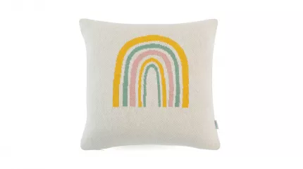 Декоративная подушка Rainbow/Рэйнбоу внесет завершающий штрих в интерьер детской спальни. Она прекрасно гармонирует с остальными элементами  ...