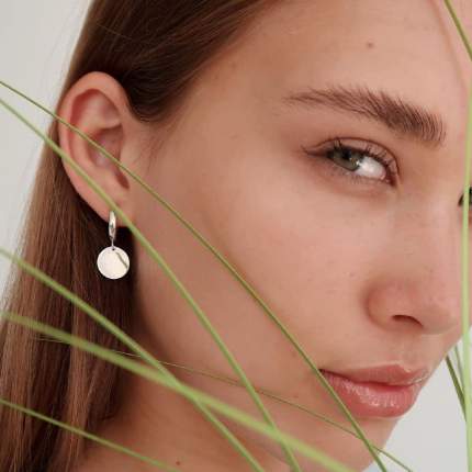 Минималистичные и элегантные серебряные серьги "Монетки" - идеальный выбор для женщин, которые хотят подчеркнуть свою женственность  ...