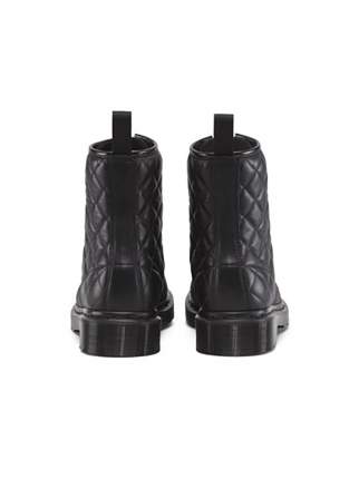 Dr. Martens - купить товары бренда Dr. Martens, официальный каталог на ...