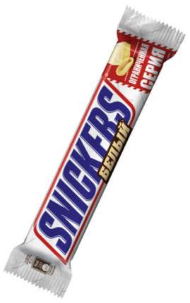 Шоколадный батончик Snickers белый шоколадный 81 г