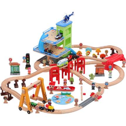 Особенности:- 132 элемента.- электропоезд в комплекте.- звуковая индикация у рельсы.- светофор на батарейках.- Сделана из дерева  ...