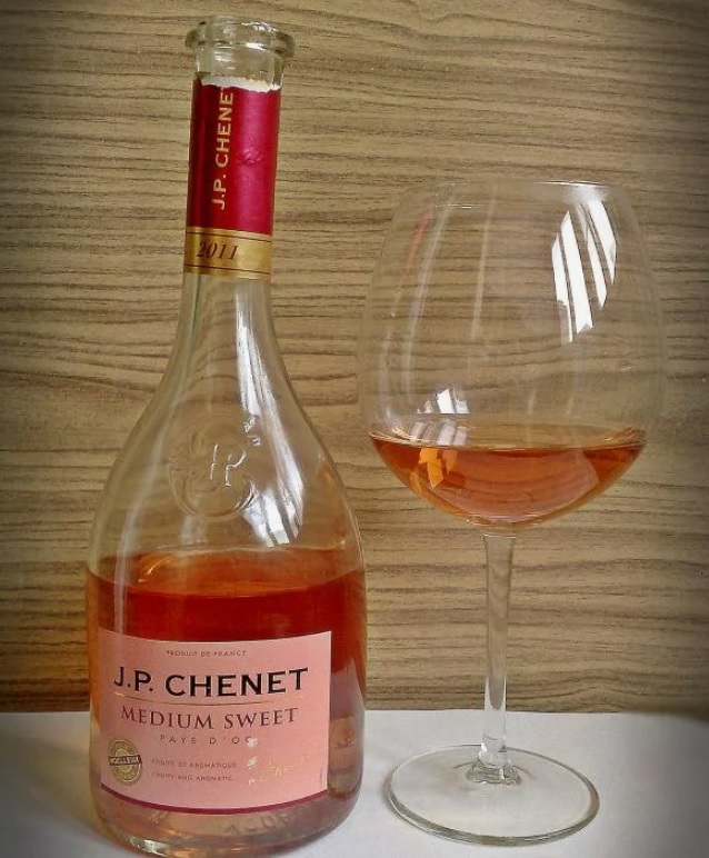 Вино jp chenet medium sweet. J p chenet. j p chenet розовое полусладкое. вино белое полусладкое j.p. chenet medium. вино любимая розовое полусладкое.