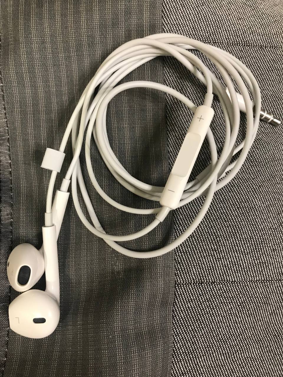 Наушники Apple EarPods 3.5 mm White (MNHF2ZM/A) - отзывы покупателей на  маркетплейсе Мегамаркет | Артикул: 100002060981