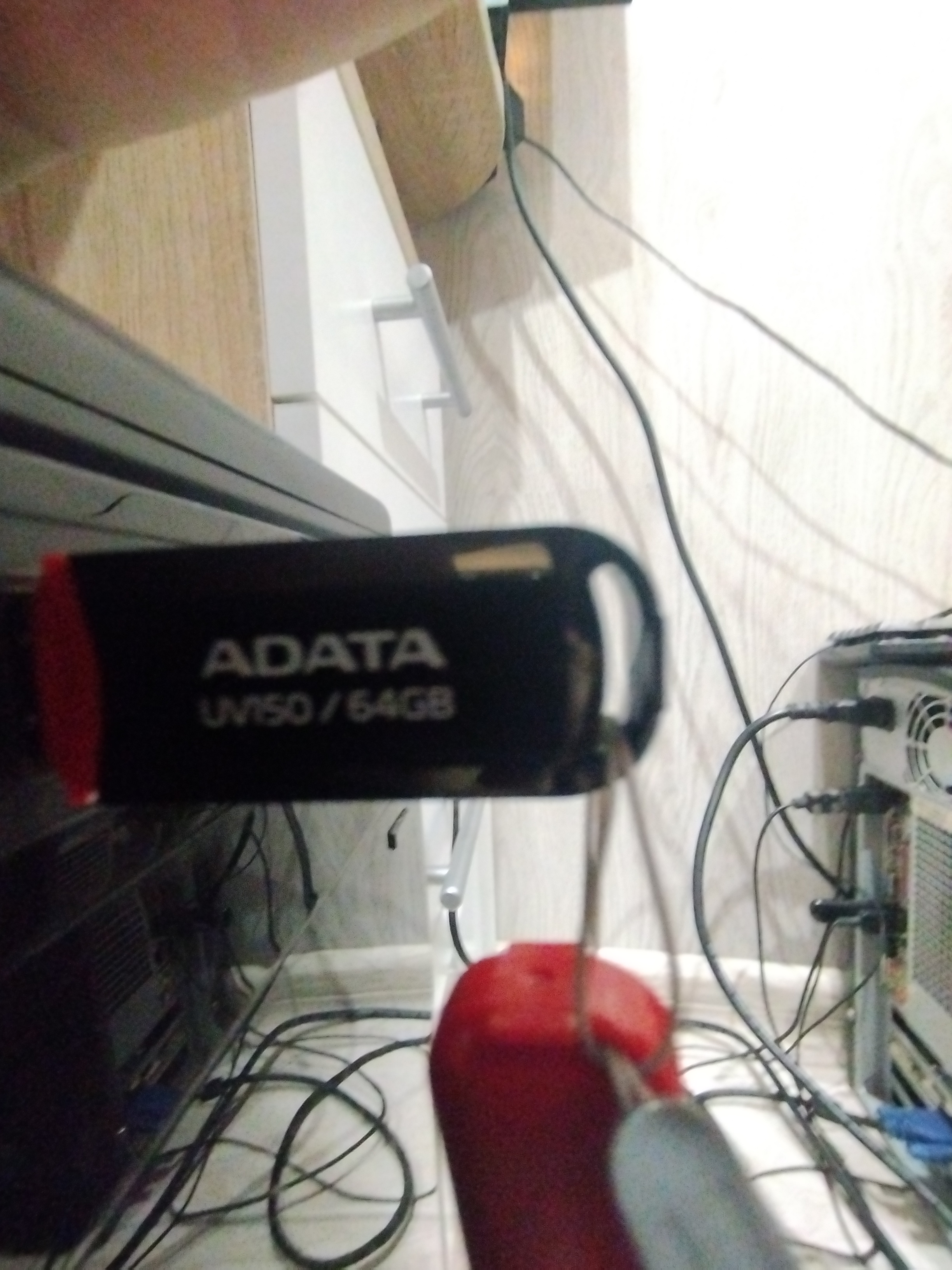 Флешка ADATA UV150 64ГБ Red (AUV150-64G-RRD) - отзывы покупателей на  Мегамаркет | 100023589971