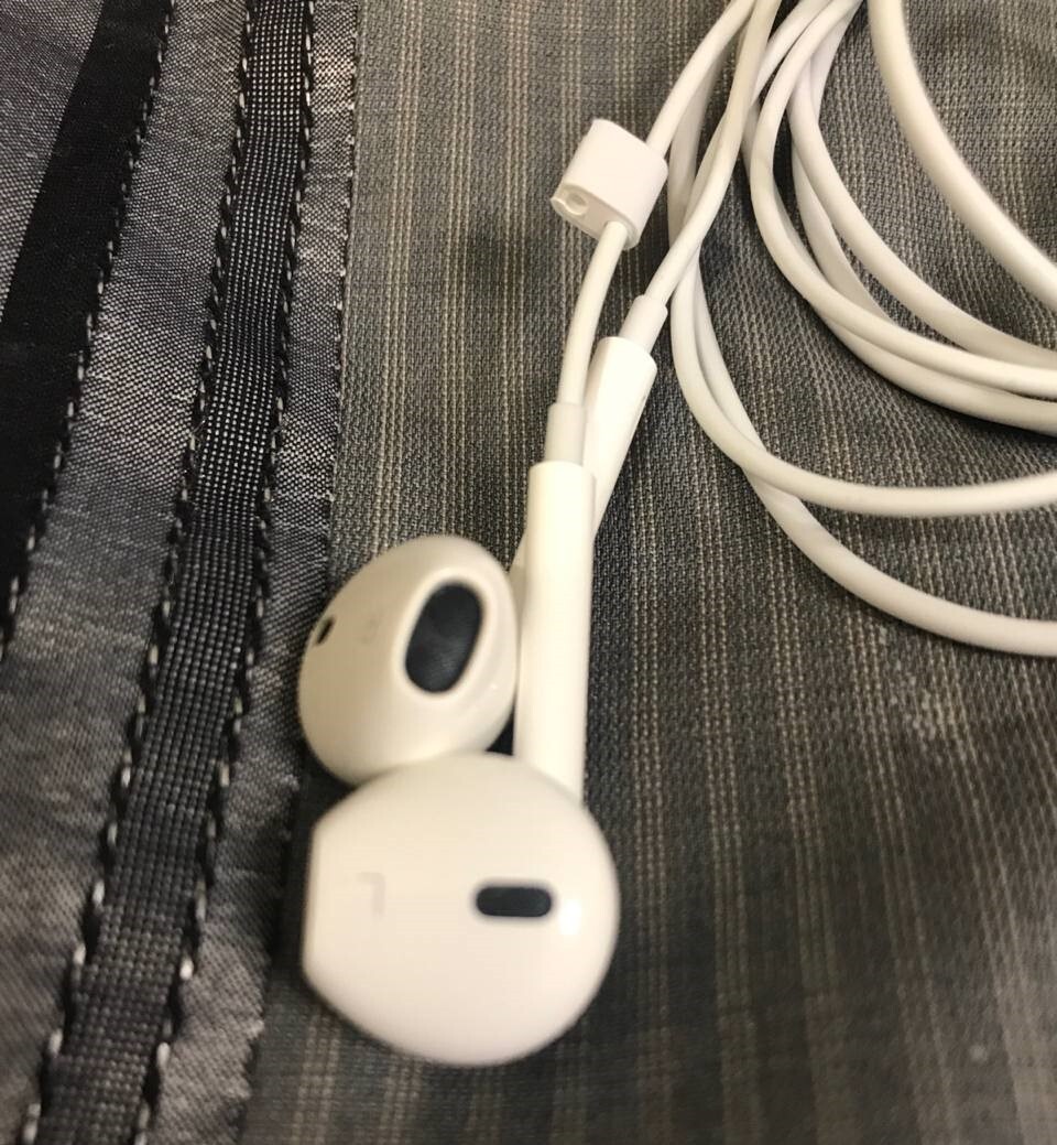 Наушники Apple EarPods 3.5 mm White (MNHF2ZM/A) - отзывы покупателей на  маркетплейсе Мегамаркет | Артикул: 100002060981