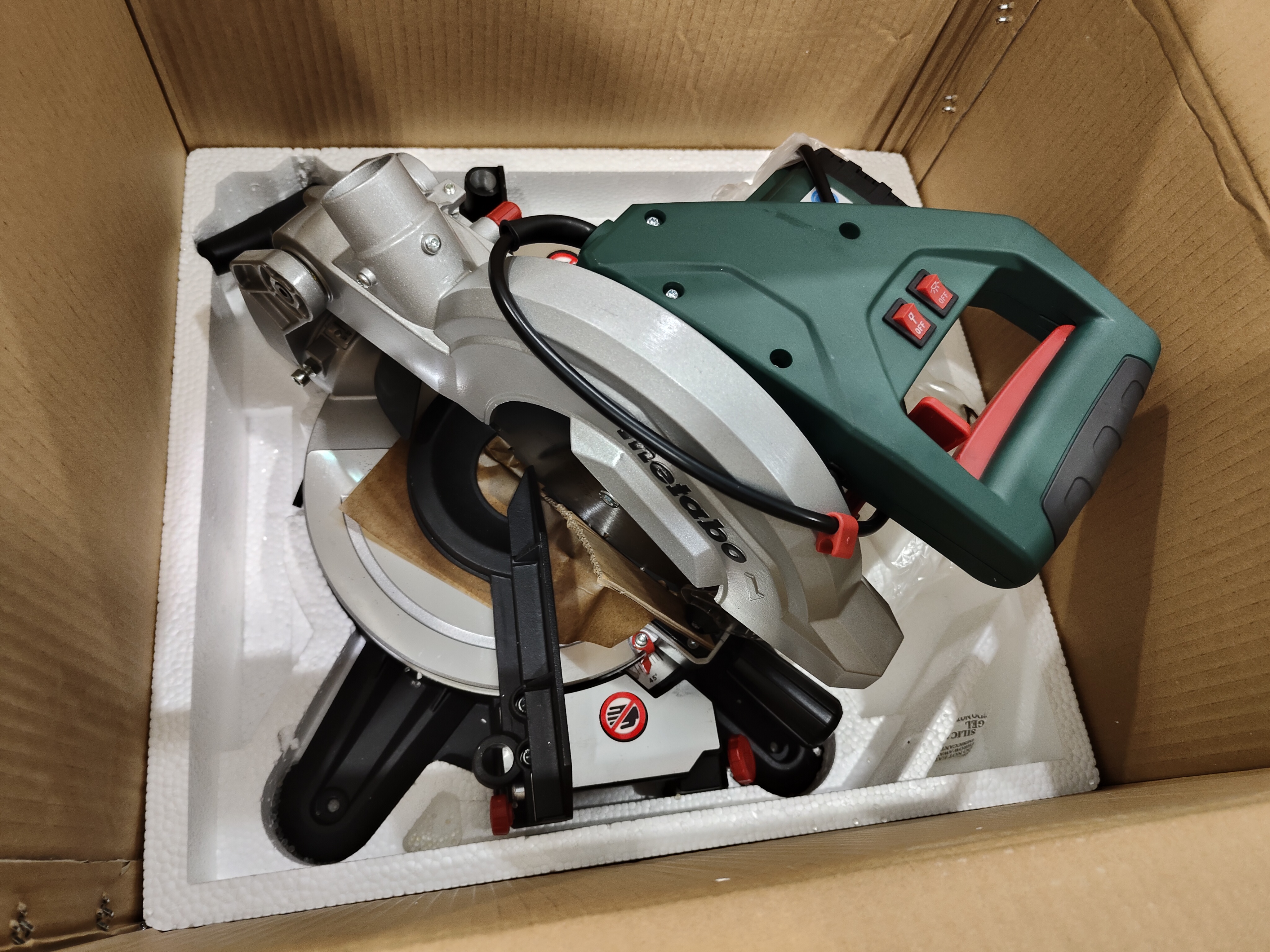 Сетевая торцовочная пила Metabo KS 216 M Lasercut 619216000 - отзывы  покупателей на Мегамаркет | 100000065812