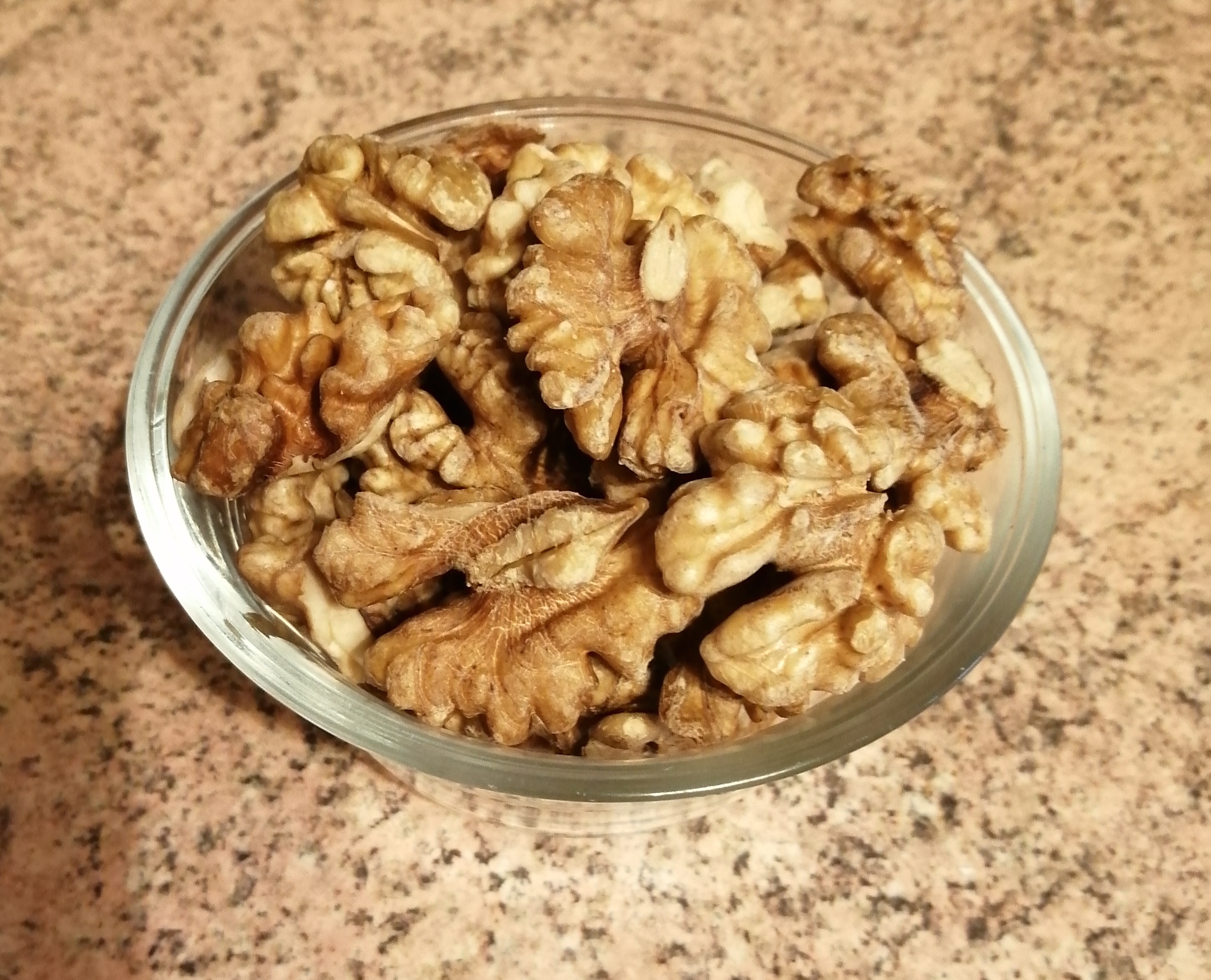Сколько калорий в очищенных грецких орехах