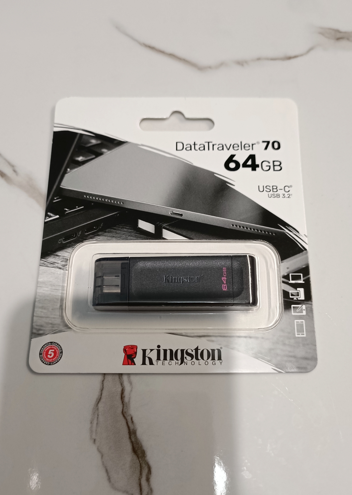 Флешка Kingston DataTraveler 70 64ГБ Black (DT70/64GB) - отзывы покупателей  на Мегамаркет | 100028302738