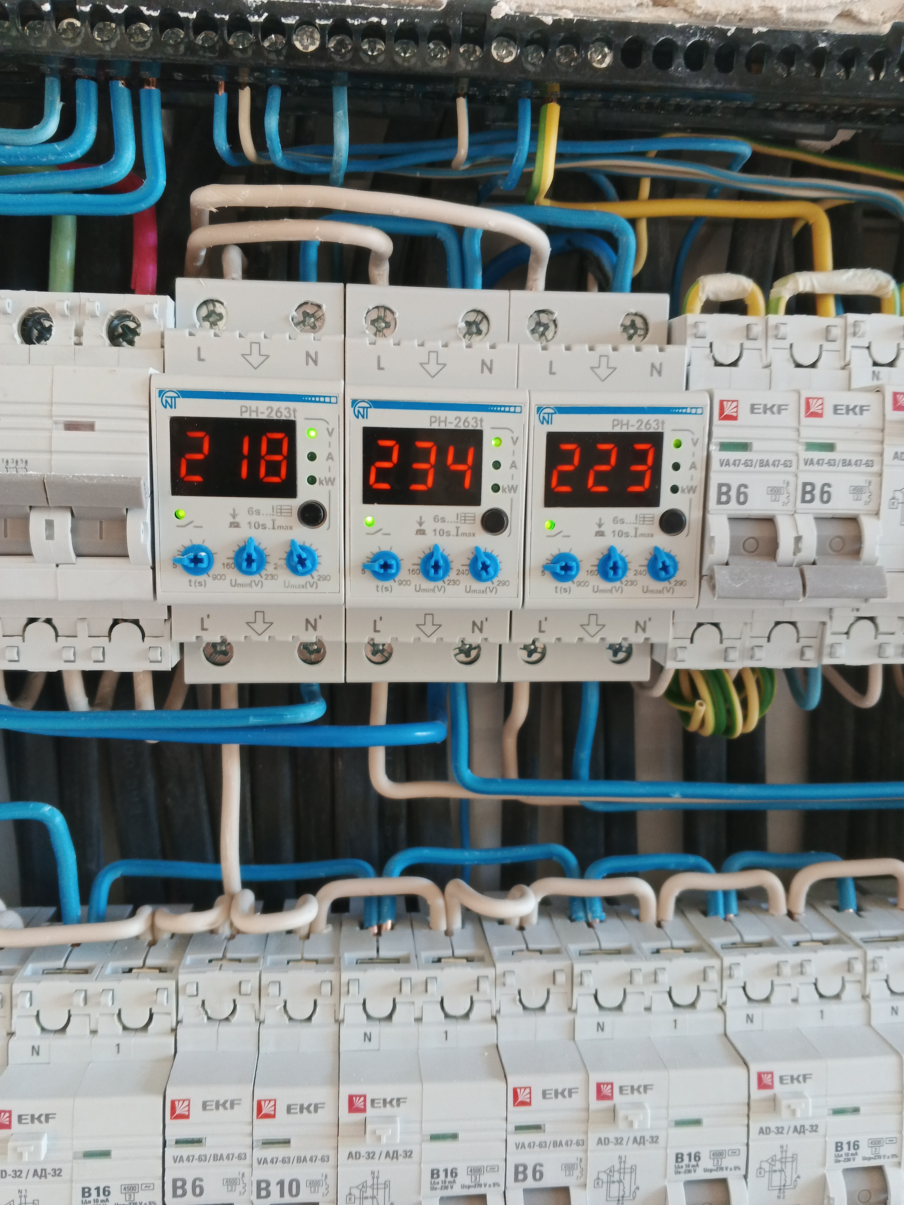 Реле контроля напряжения ZUBR